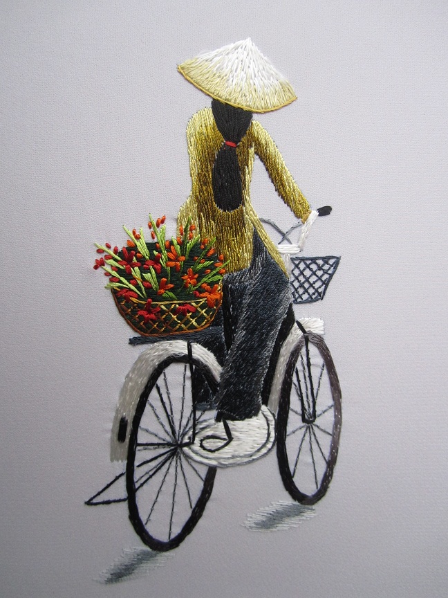 Xe đạp chở hoa